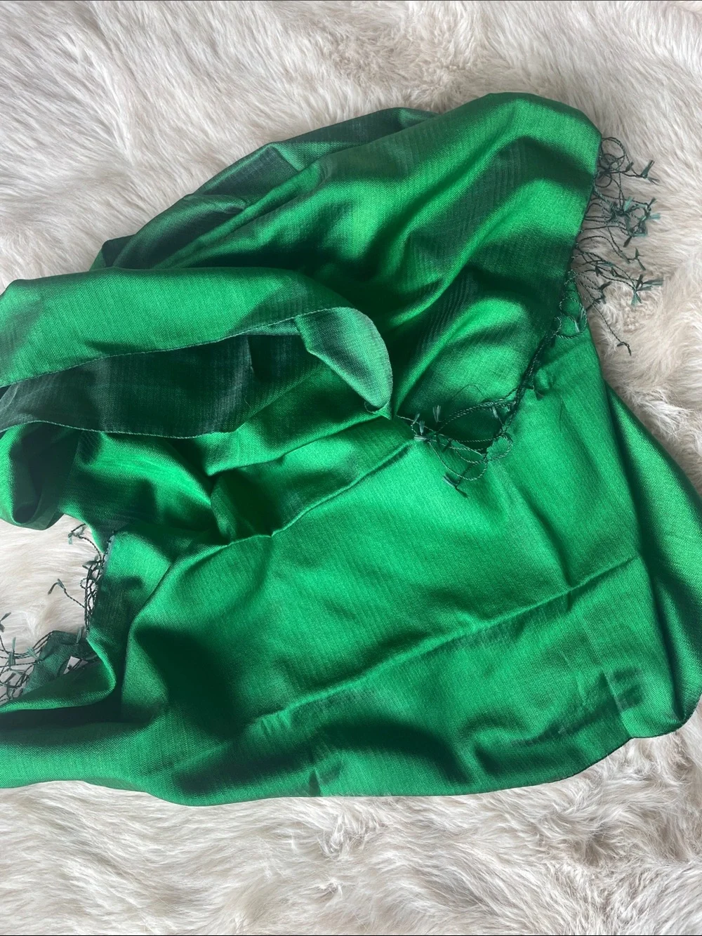 100% Silk Made by Salakta Harir Green Fringe Scarf Wrap NIB